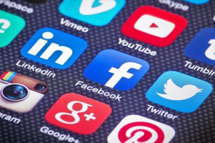 Estudio de la UC destaca el peso de las redes sociales