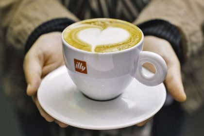 Illy enseña el Latte Art durante el verano