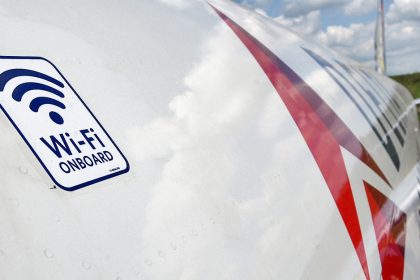 Nueva alianza busca mejor Internet a bordo de aviones