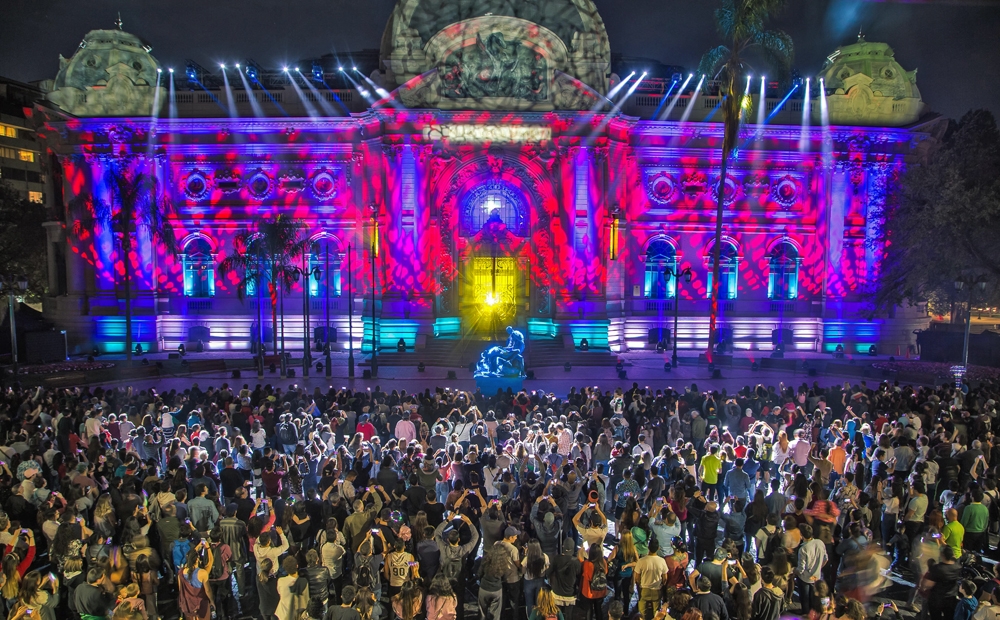 La masiva celebración lumínica del Banco de Chile
