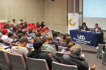 UDD imparte dos diplomados en comunicación