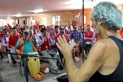 Tambores en plena jornada de la construcción
