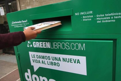 Reciclaje de libros en barrio residencial Valle Lo Campino