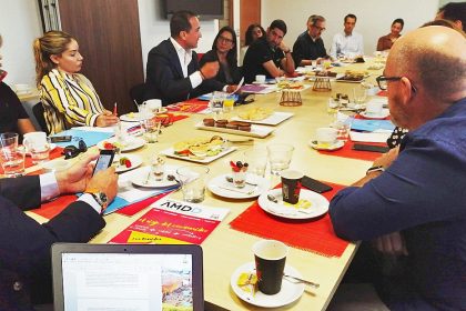 Directiva y socios de AMDD analizan la crisis social