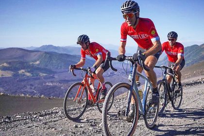Fireflies Patagonia Araucanía: Cruzada ciclista por el cáncer
