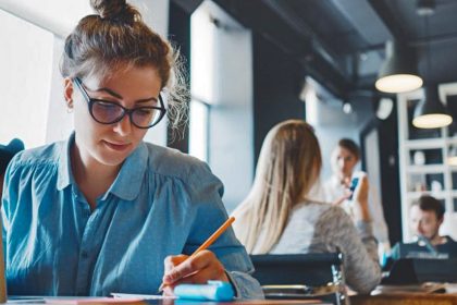 Adultos jóvenes esperan más proactividad de las marcas