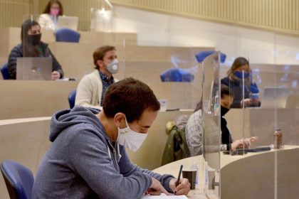Clases híbridas en MBA de la Universidad Adolfo Ibáñez