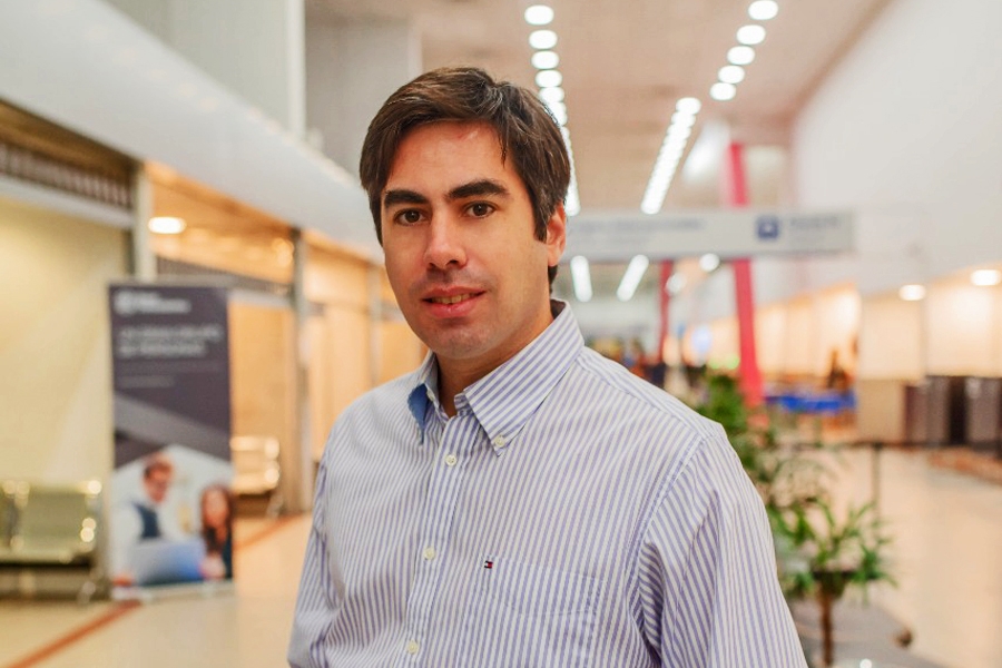 Kayak rearma su organigrama en Latinoamérica