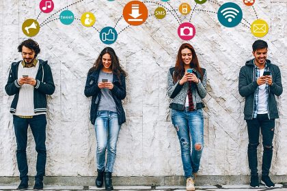 Soporte a través de redes sociales y apps de mensajería