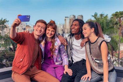 Motorola anuncia asociación global con Pantone