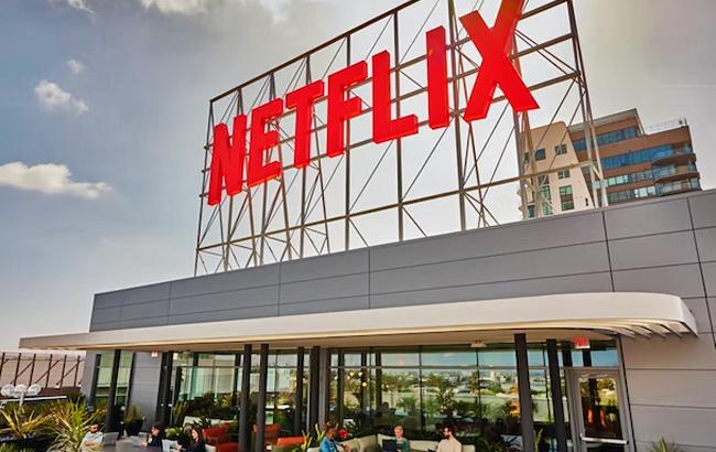 Netflix aviso vía publica Publimark