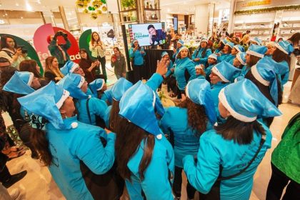 Activación navideña de Falabella y Chayanne