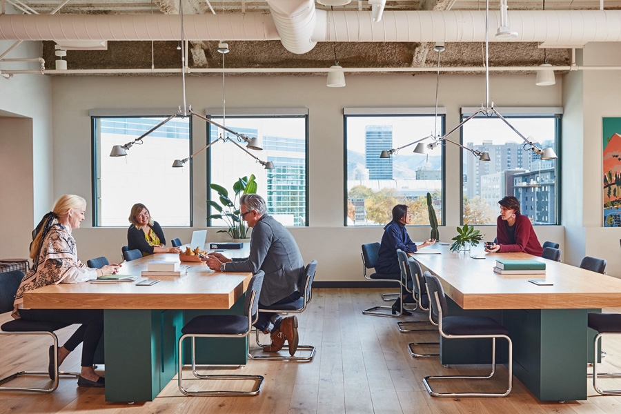 Sectores que se suman a la tendencia del trabajo híbrido