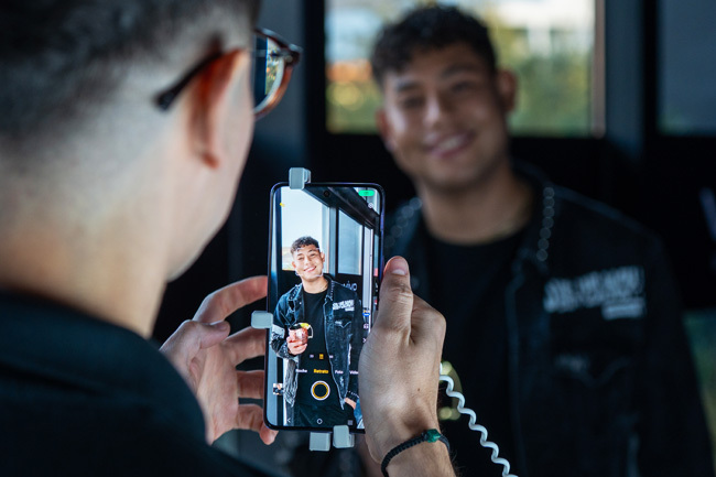 Vivo V50 luminosidad Publimark