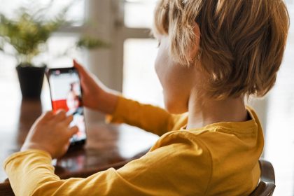 Uso recreativo de Internet entre niños en vacaciones de invierno