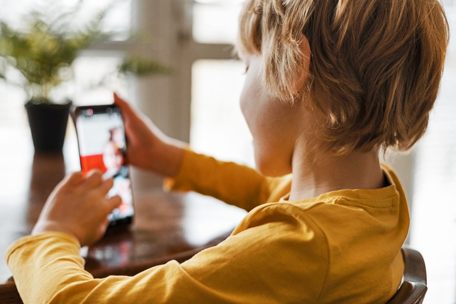 Uso recreativo de Internet entre niños en vacaciones de invierno