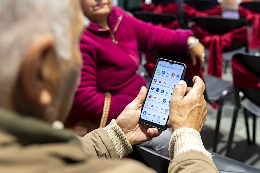 Entel frente al desafío del envejecimiento en Chile