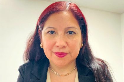 Cherie Flores: La paradoja de la conexión