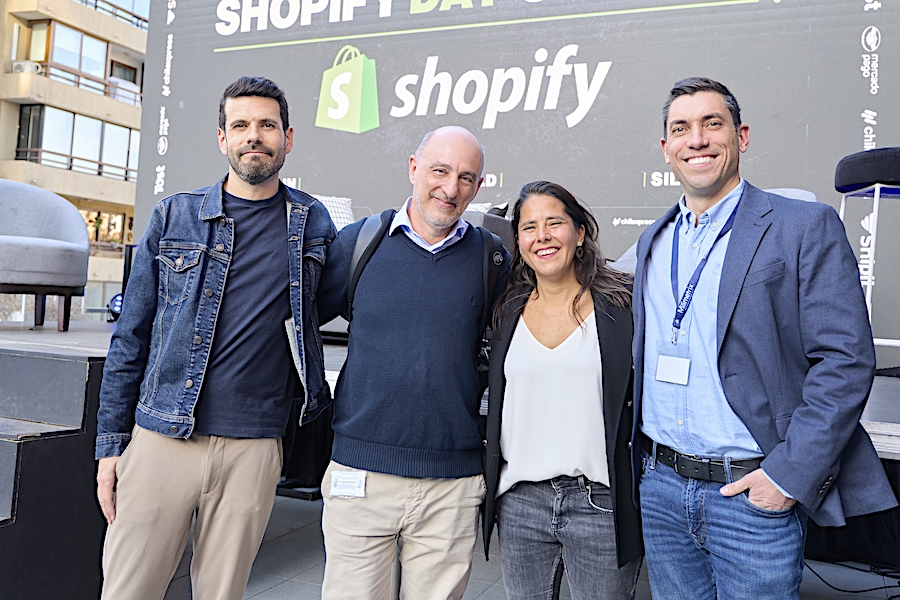 Debate sobre IA y el futuro del ecommerce en Shopify Day Chile 2026