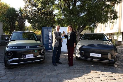 Universidad Católica y Hyundai Chile promoverán la electromovilidad